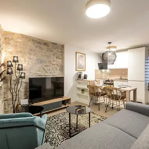 Diamond In The Heart Of The Palace Apartment Split