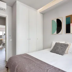 Central With Balcony Apartment Lisbon